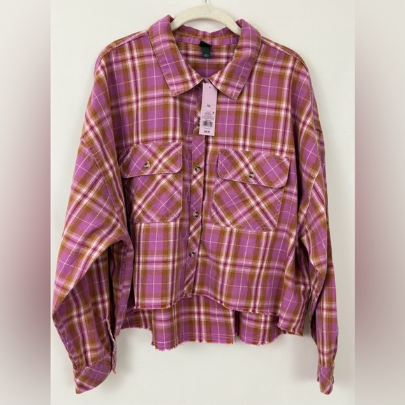 Wild Fable Women’s Pink Plaid Cropped Over-Sized Frayed Edge Flannel Shi… - Picture 4 of 11